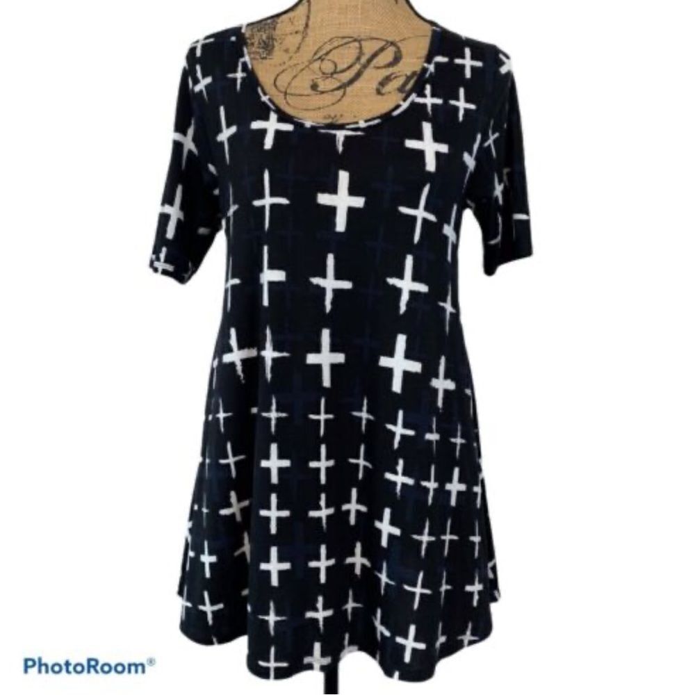 LuLaRoe XXS Perfect Black Navy White Distressed Cross High Low Short Sleeve Tee
